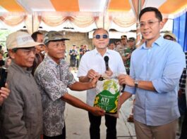 Menko Bidang Pangan RI Salurkan Bibit Pertanian dan Bahan Pangan Untuk Korban Banjir di Lampung Selatan