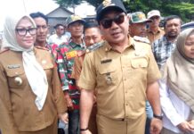 Wabup Lamsel Blusukan Lagi. Kali Ini Harga Bahan Pokok Pasar Impres, Camat Sebut 15 Pejabat Ikut Blusukan.