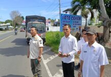 Makin Garang, Sat Pol PP Bongkar Reklame Tak Berizin di Kota Kalianda