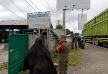 Bener, Iklan, dan Baliho Tak Berizin di Jalan Lintas Transumatera Kec. Natar Ditertibkan Sat Pol PP Lamsel