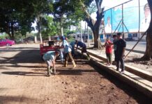 Kerahkan Pengurus Masjid, Bersih Bersih di Areal Parkir Masjid Agung