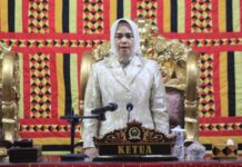 Ketua DPRD Lamsel Rutin Bagikan Takjil di Bulan Ramadhan