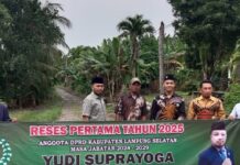 30 Tahun Tak Tersentuh Pembangunan, Anggota Dewan Lamsel Tinjau Jalan di Desa Ruguk Kec. Ketapang