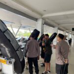 Kapolres Lampung Selatan Pantau Pengamanan Kedatangan Peserta WSL Krui Pro 2025 di Bandara Radin Intan 2 Natar