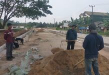 Merasa Kuat Besar Lengkap dan Banyak Relasi, Kontraktor Proyek Jalan 18,5 M Abaikan Keselamatan Kerja
