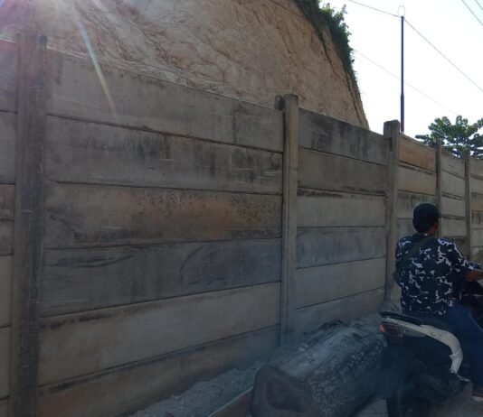 Warga Gelumpai Desa Canggung Pesisir Rajabasa Mulai Kesal, Warga Pendatang Keturunan Cina Bangun Pagar Tinggi Langgar GSB