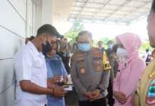 Polisi Salurkan 4.074 Porsi Makanan Bergizi, Kapolda Lampung dan Ketua Bhayangkari Turun Langsung Pantau Distribusi MBG di Polres Lampung Selatan