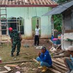 Serap Aspirasi, Anggota DPRD Lamsel Fraksi PAN Widodo Temui Petani dan Bantu Rumah Roboh