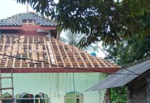 Serap Aspirasi, Anggota DPRD Lamsel Fraksi PAN Widodo Temui Petani dan Bantu Rumah Roboh