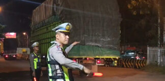 *Polisi Kawal Pemudik Motor dari Bakauheni Menuju Bandar Lampung