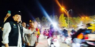 * 00.15 Saat Banyak Terlelap, Bupati Egi Berdiri di Tengah Pemudik Motor: Mengawal Harapan Pulang Selamat*