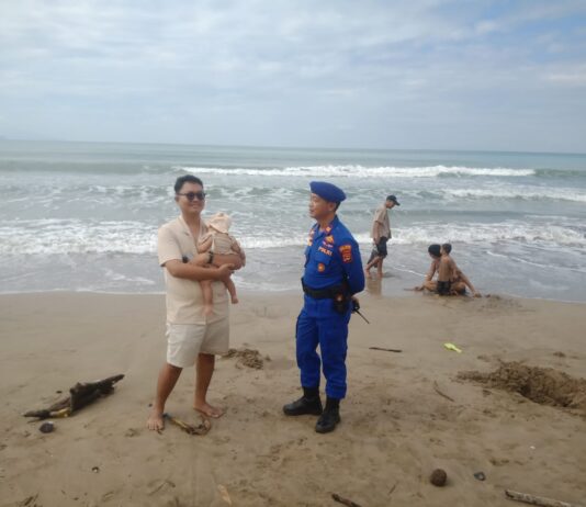 Polisi Imbau Wisatawan Waspada Arus Laut Saat Libur Lebaran di Pantai Lampung Selatan*