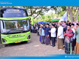 1.350 Santri Lampung Diberangkatkan ke Lirboyo, Bupati Egi Titipkan Pesan Pengabdian