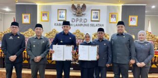 DPRD Kabupaten Lampung Selatan menggelar Rapat Paripurna dengan formasi lengkap di ruang sidang utama DPRD