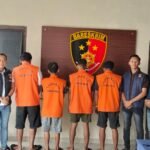 *Jebol Tembok Gudang Pakai Mobil Pikap, Empat Pria di Natar Ditangkap, 21 Ban Disita*